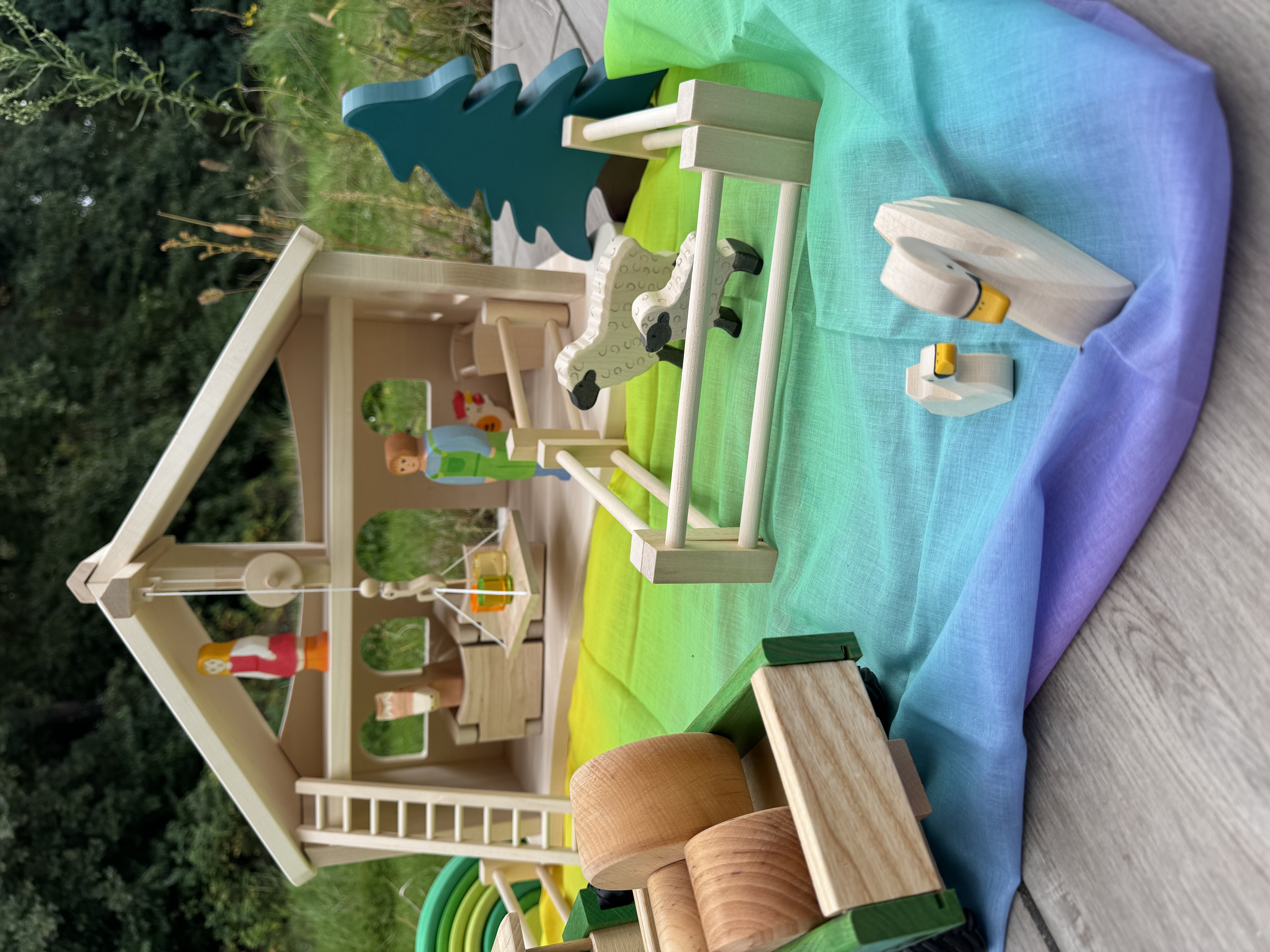 HOLZTIGER Bauernhof Stall mit Seilwinde