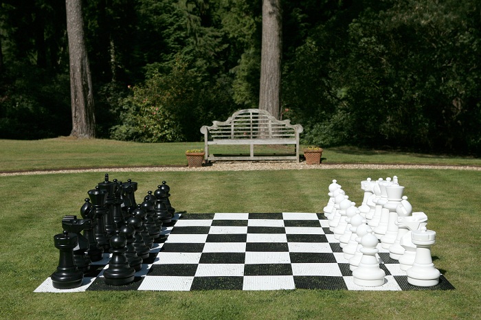 Übergames Riesen Schachfigur Läufer weiß oder schwarz