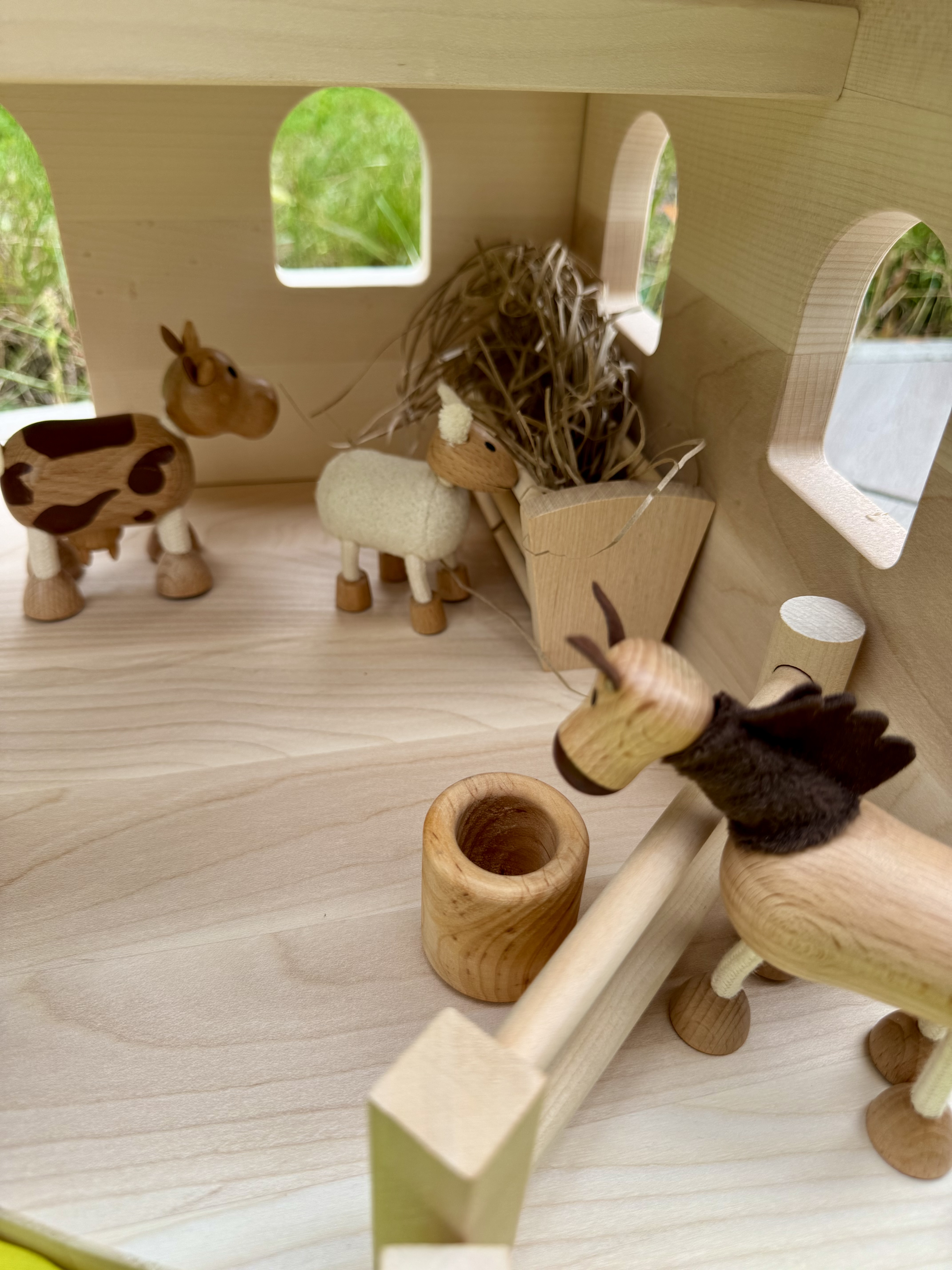 HOLZTIGER Bauernhof Stall mit Seilwinde