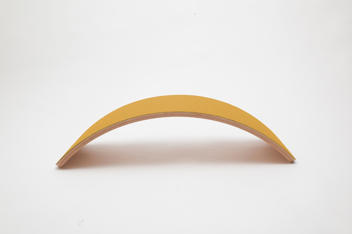 Wobbel Pro natur lackiert mit Filz Mustard