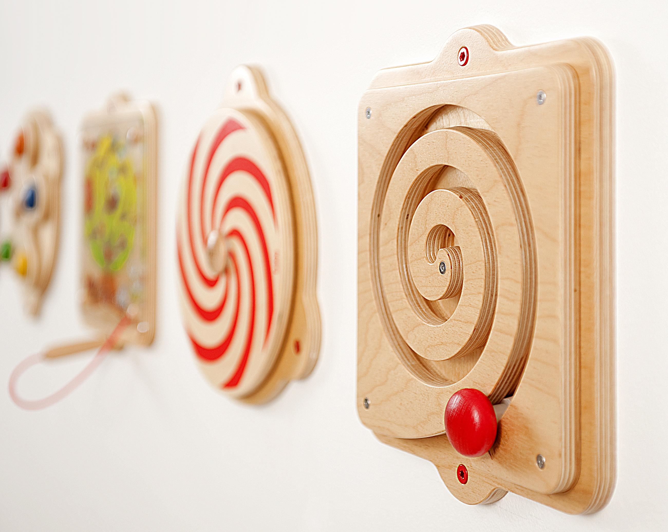 Lokki Wandspiel Labyrinth Spirale links (rot)