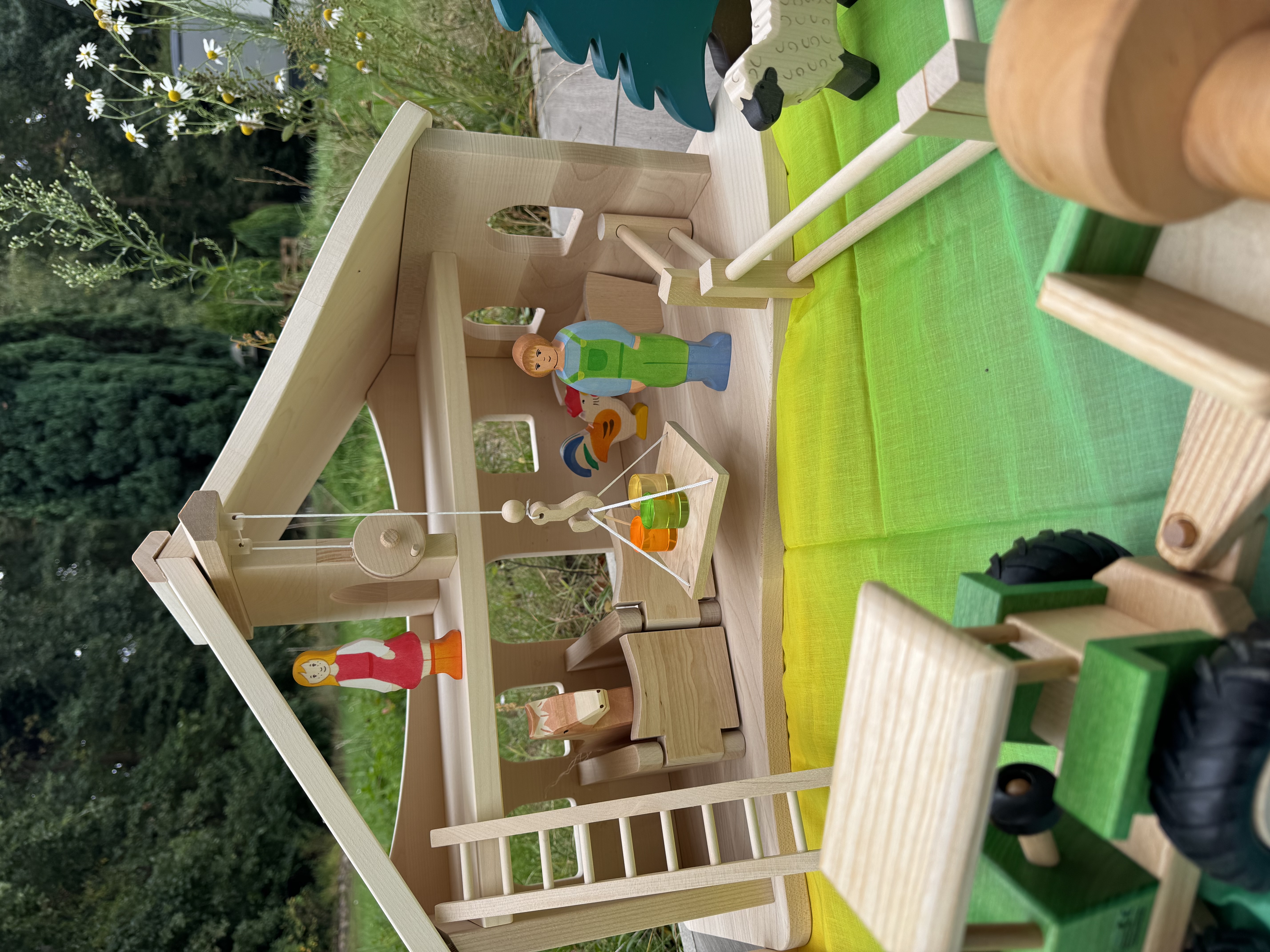 HOLZTIGER Bauernhof Stall mit Seilwinde