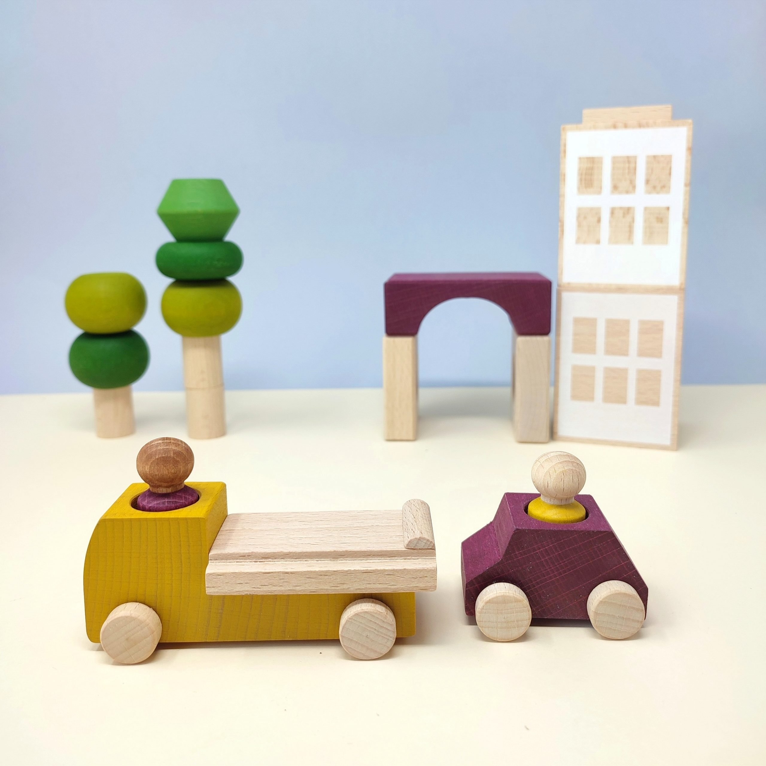 Lubulona Gelber Abschleppwagen mit Holzfiguren